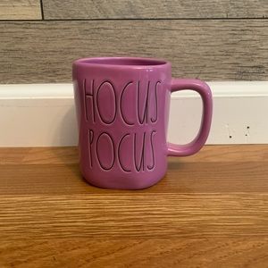 NEW Rae Dunn “HOCUS POCUS” Mug
